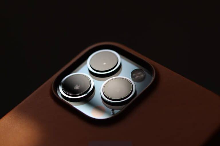 iPhone 11 y iPhone 11 Pro mostrando diferencias