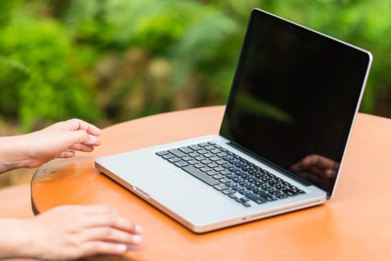 portátil para trabajar con periféricos modernos