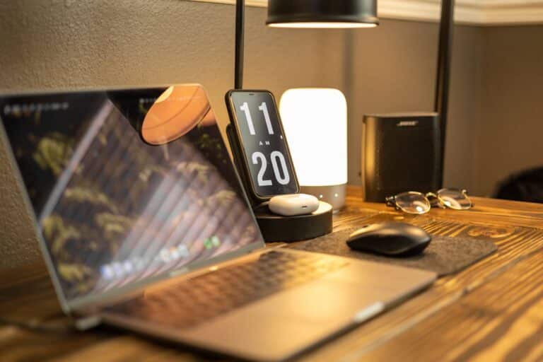 Imagen de Cargadores universales para notebook: riesgos y límites reales