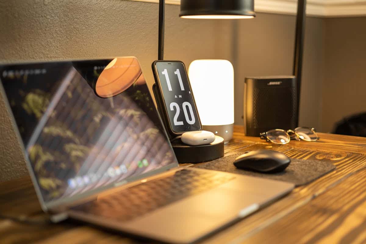 Imagen de Cargadores universales para notebook: riesgos y límites reales