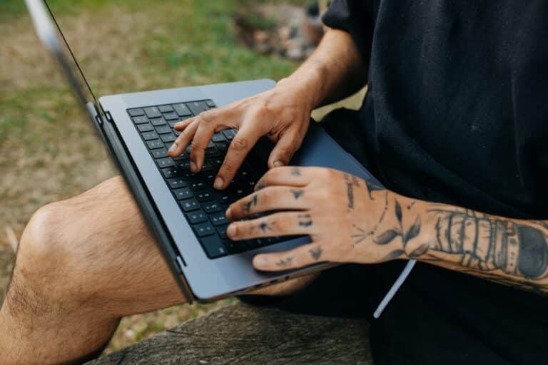Imagen de Teclados mecánicos, de membrana y low profile: cuál cansa menos al escribir